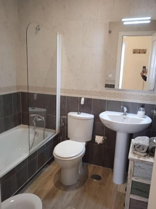 Apartamento Centrico Con Terraza Y Parking Huelva Ngoại thất bức ảnh